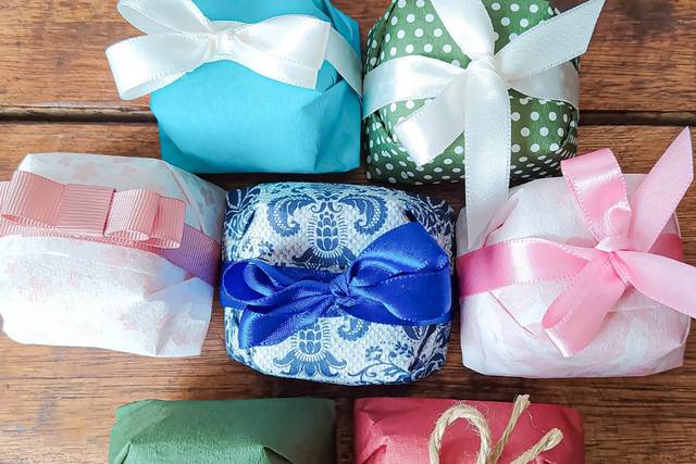 Modelos com papel francês