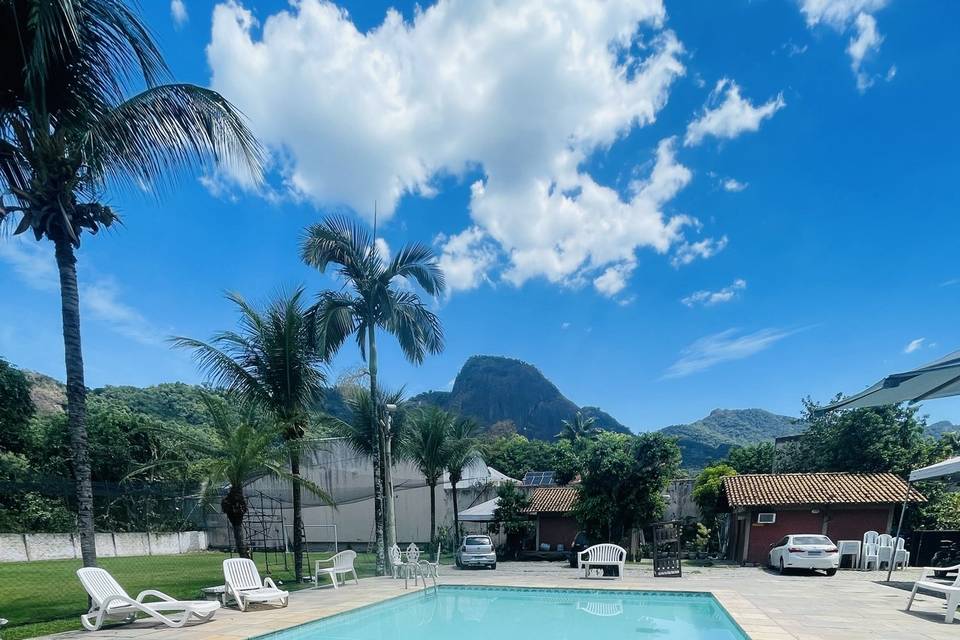 Piscina e campo
