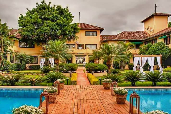 Área externa jardim e passarel