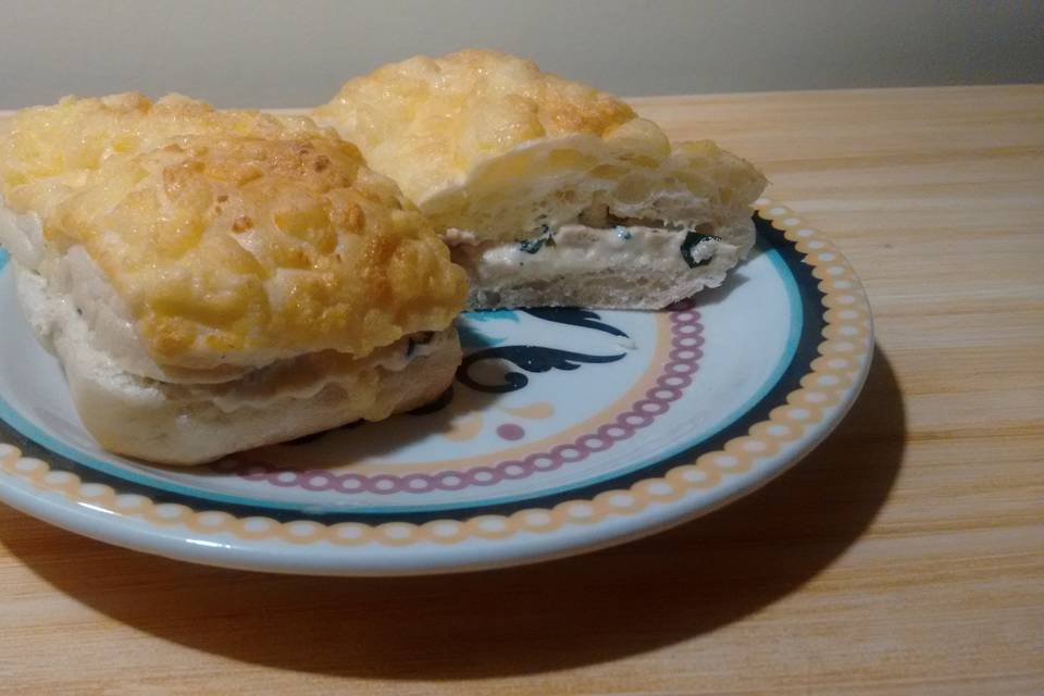 Sanduíche de patê de atum