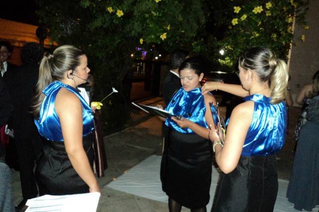 Equipe gerenciando o evento