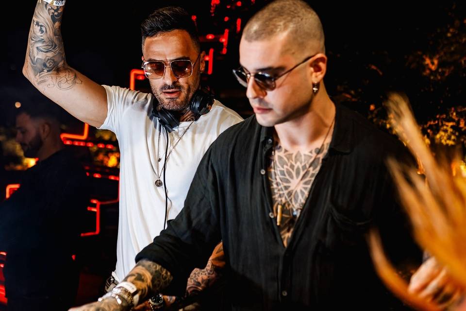 DJ