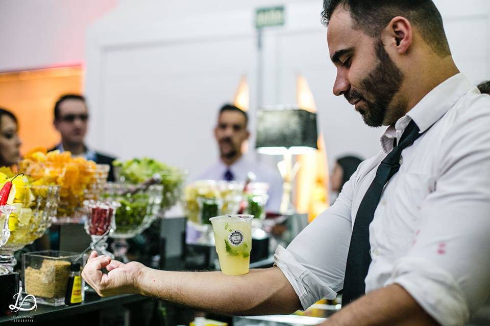 Preparando drink