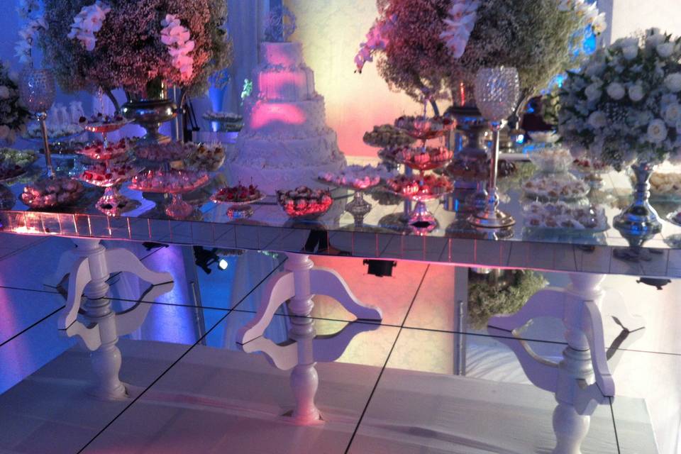 Mesa para doces e bolo