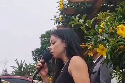 Cerimônia com cantora