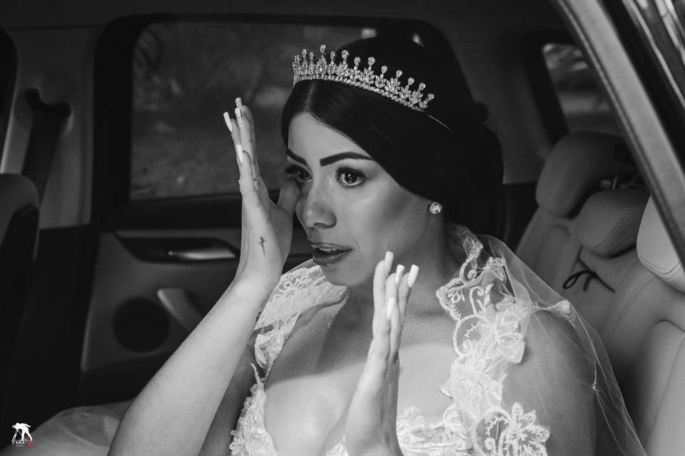Noiva emocionada