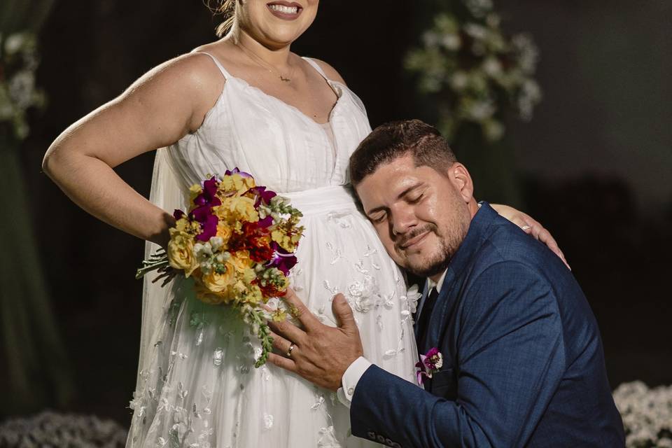 Casal de noivos recém casados
