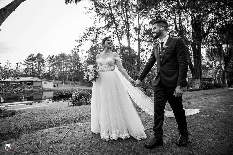 Casal de noivos recém casado