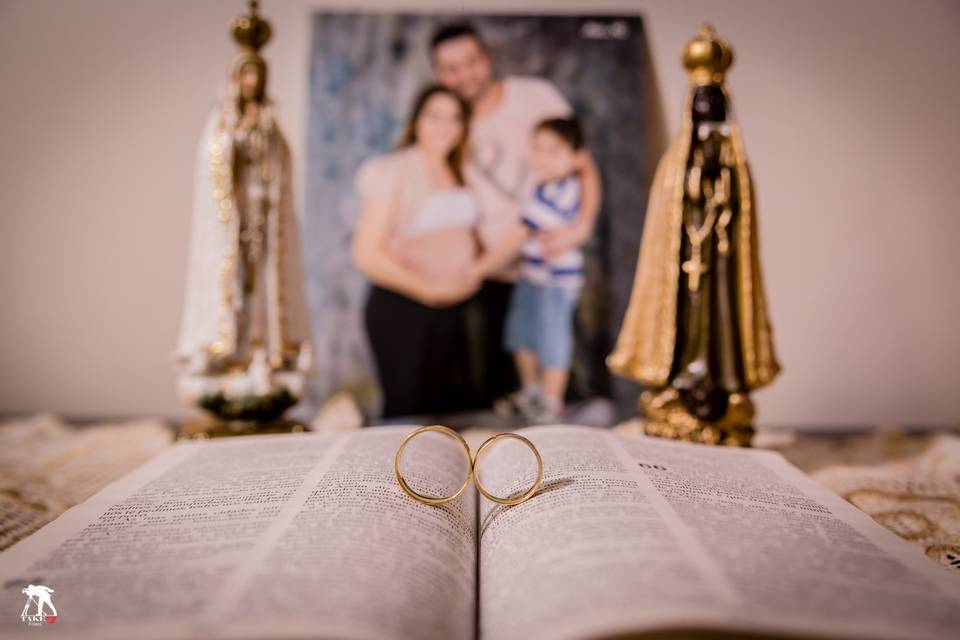 Bíblia com foto família noivo
