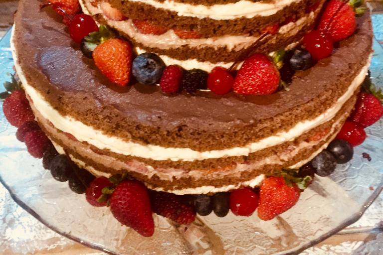 Naked Cake Frutas Vermelhas