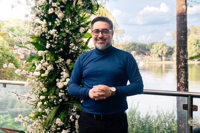 Celebrante Marcelo Lizardo
