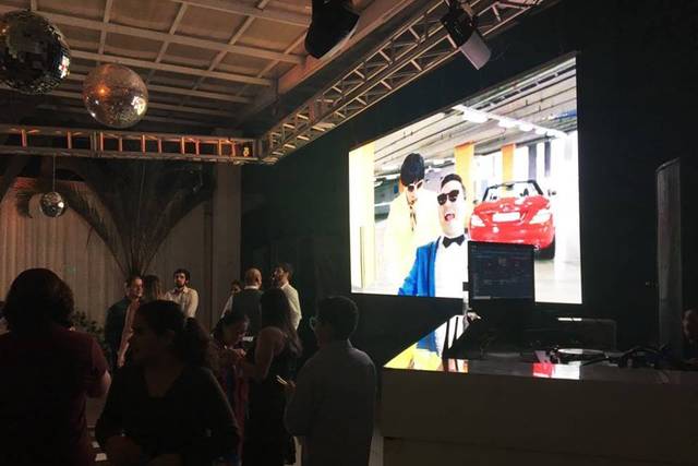 Pista Flutuante e Painel Led