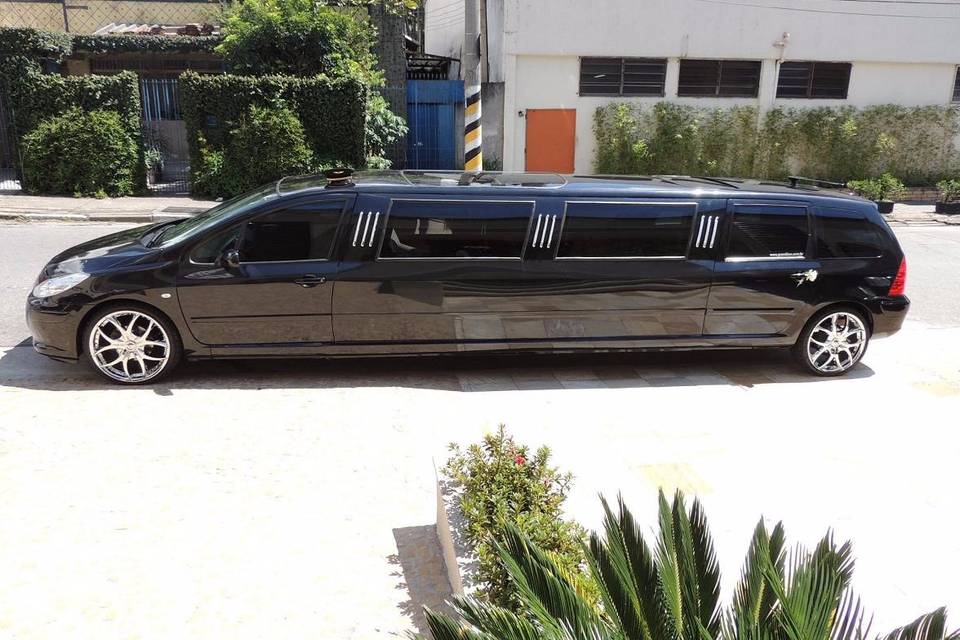 Limousine preta Grand Peugeot