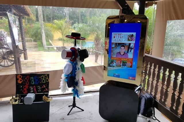 Totem iphone dourado