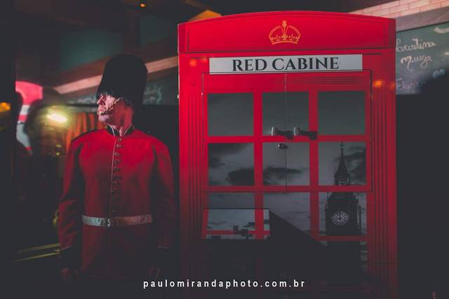 Red Cabine
