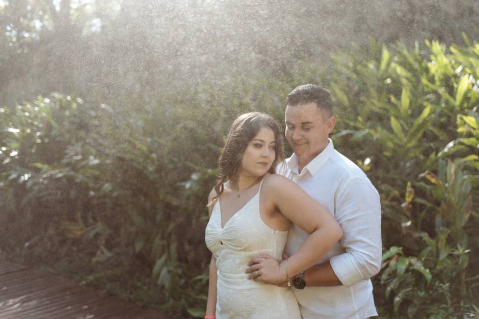 Nevoa da cachoeira deu o clima