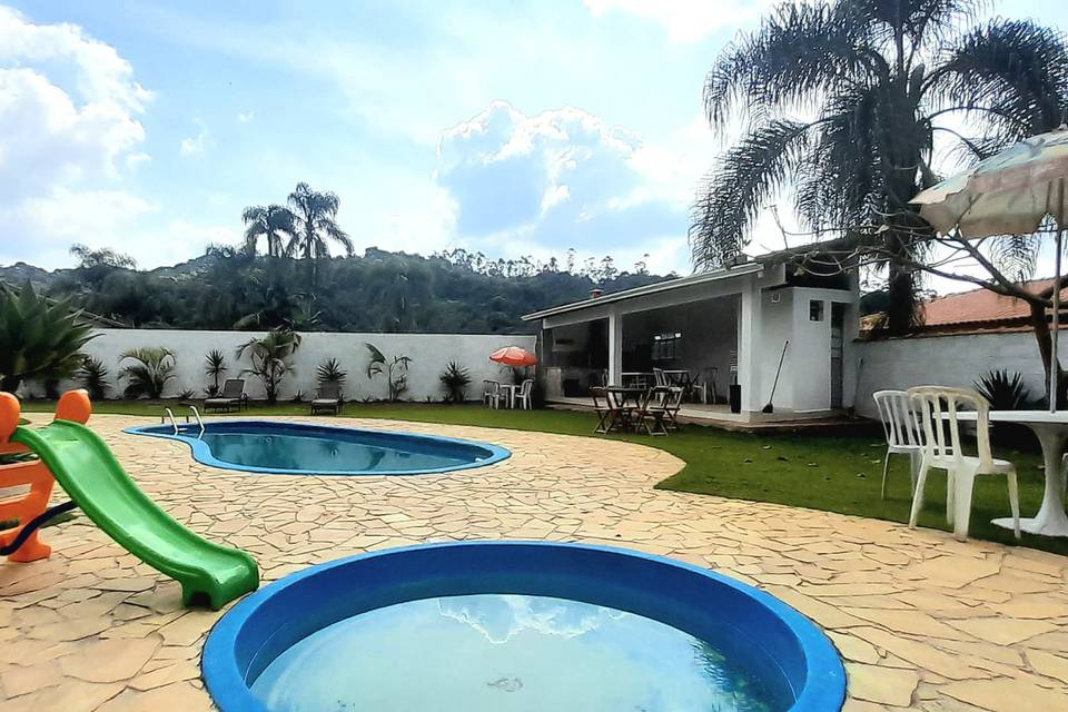 Área da piscina e edícula