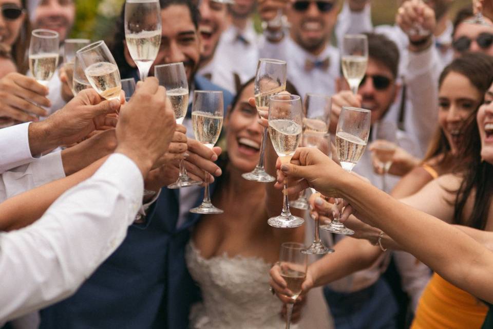 UM BRINDE AO CASAL! 🥂