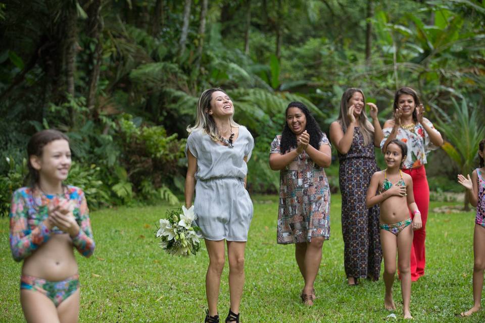 Alegria da próxima a casar