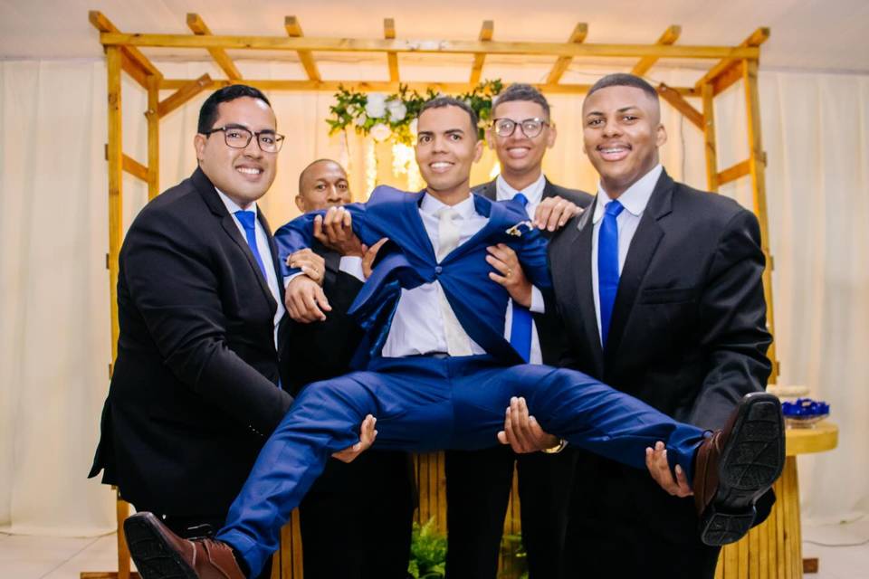 Noivo e padrinhos