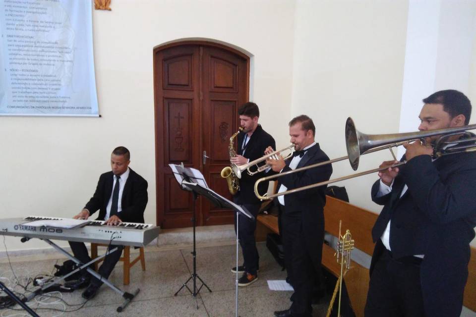 Formação com 5 músicos