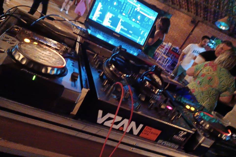 Dj