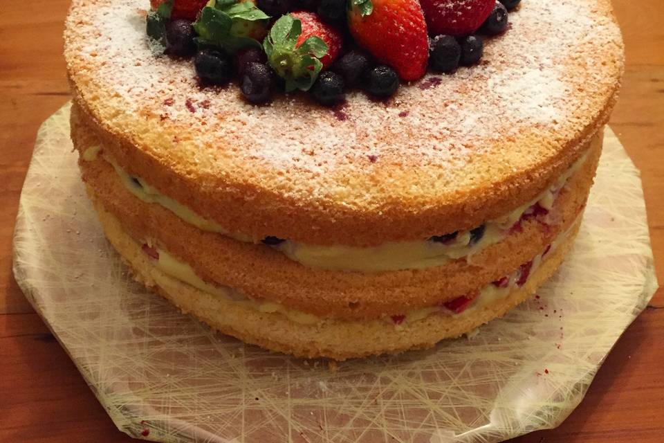 Naked Cake de frutas vermelhas