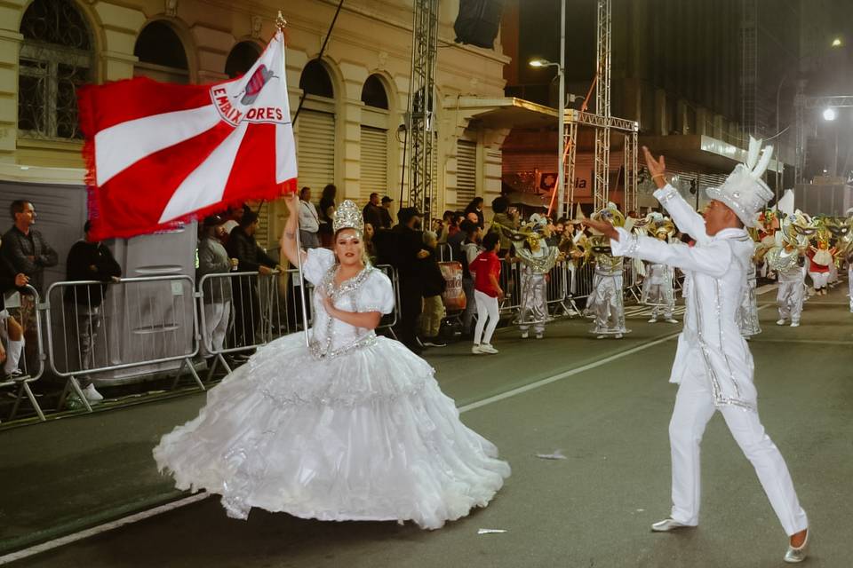 Casal ms e pb na avenida