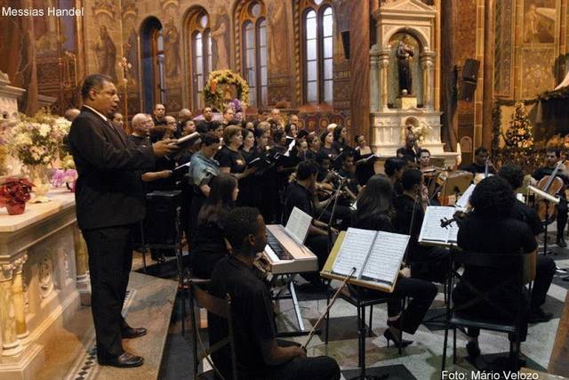 Coro,  orquestra e solista