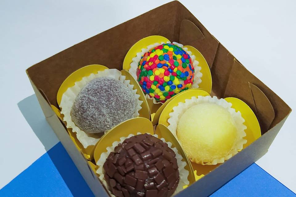 Caixa com 4 brigadeiros