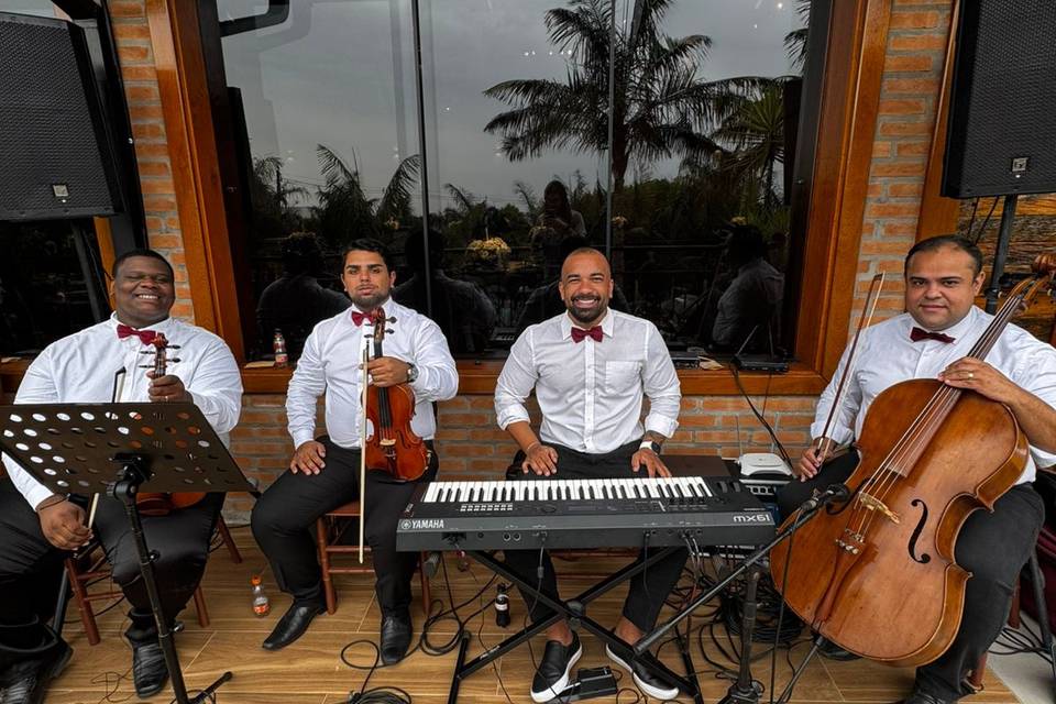 Trio de cordas e Cello