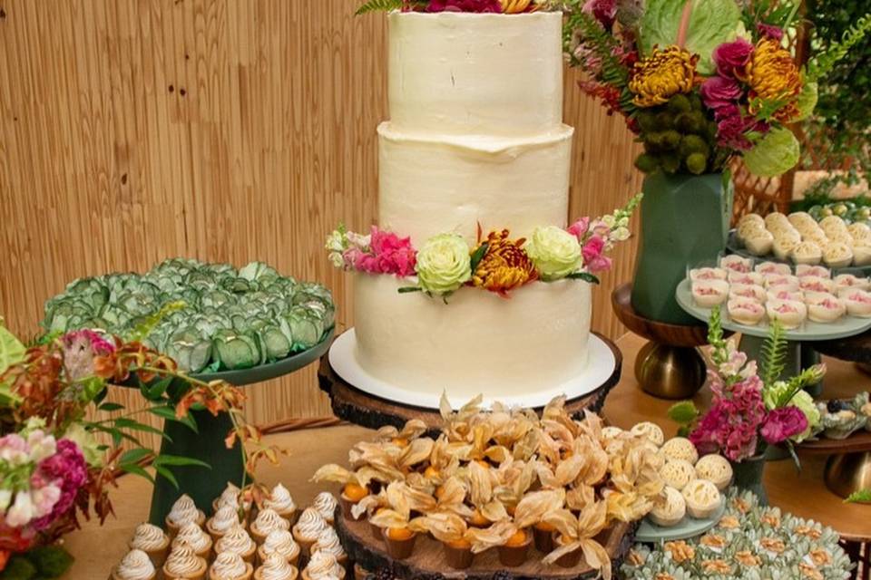 Mesa de bolo e doces