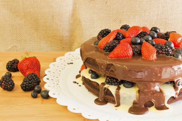 Naked Cake frutas vermelhas