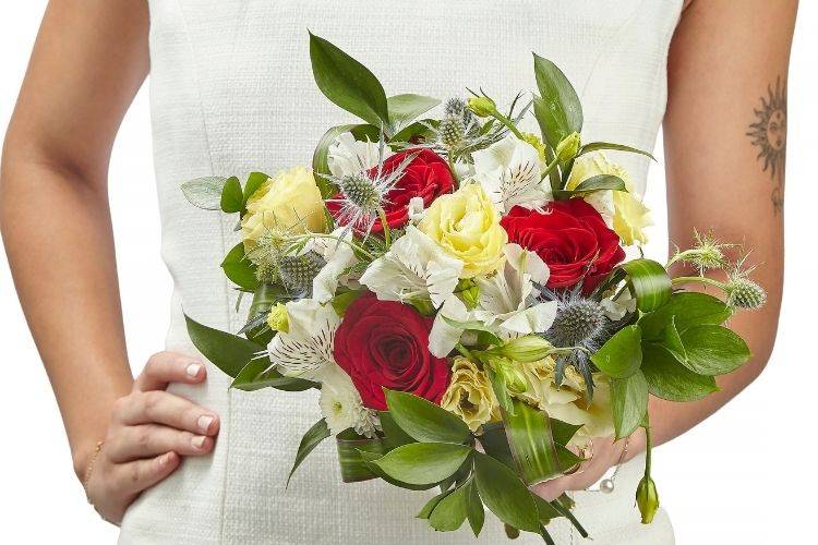 Buquê de noiva com rosas