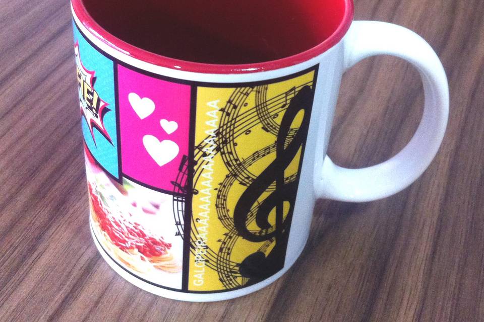 Caneca com interior vermelho