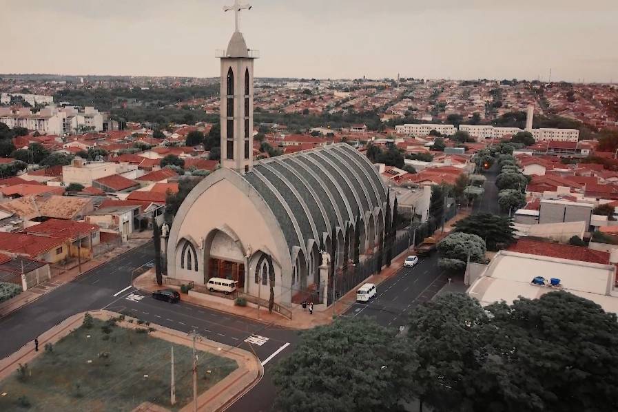 Filmagem cerimônia religiosa