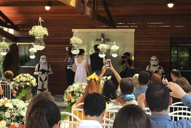 Olhem bem este altar!