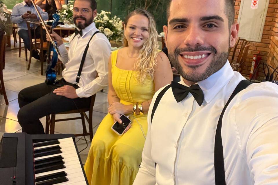 Trio piano voz e violino