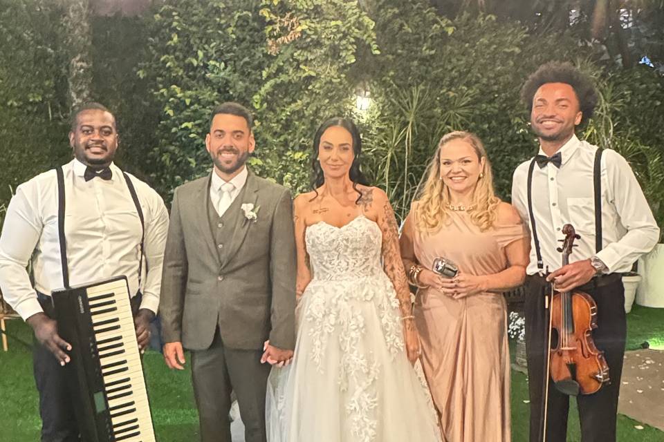 Casal e equipe