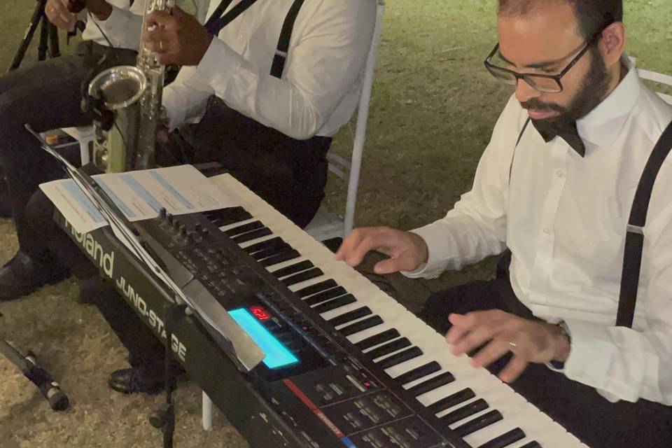 Trio Teclado, violino e Sax