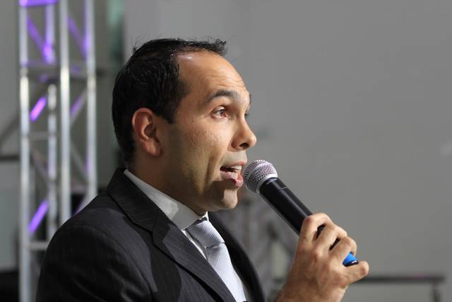 Celebrante Sidney Botelho