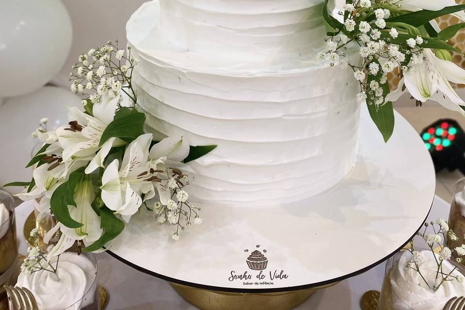 Bolo de casamento branco