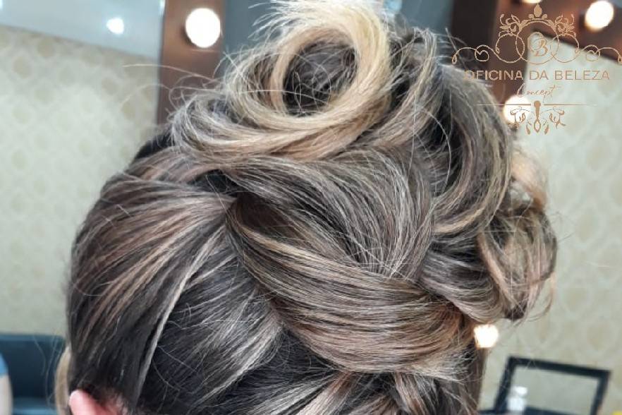 Penteado e maquiagem