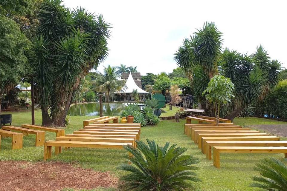 Bancos para cerimônia
