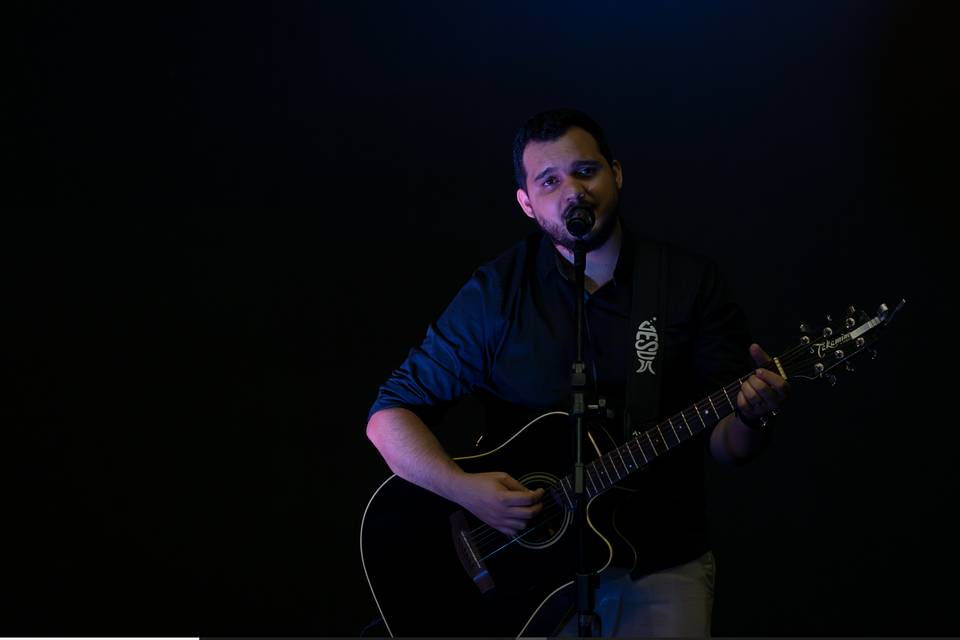 Gabriel - Vocal, violão