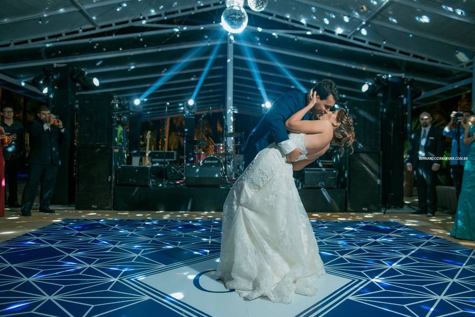Casal na pista de dança