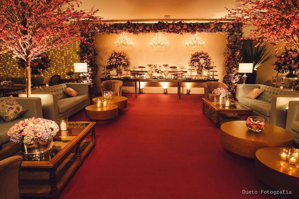 Lounges e mesa de doces