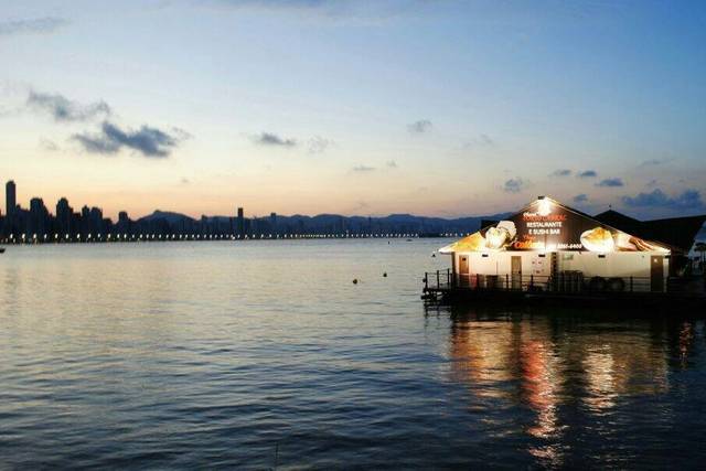 Restaurante ao entardecer
