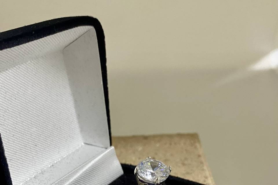 Anel solitário moissanite
