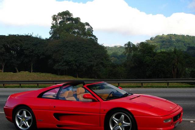 Ferrari f355 vermelha para casamentos